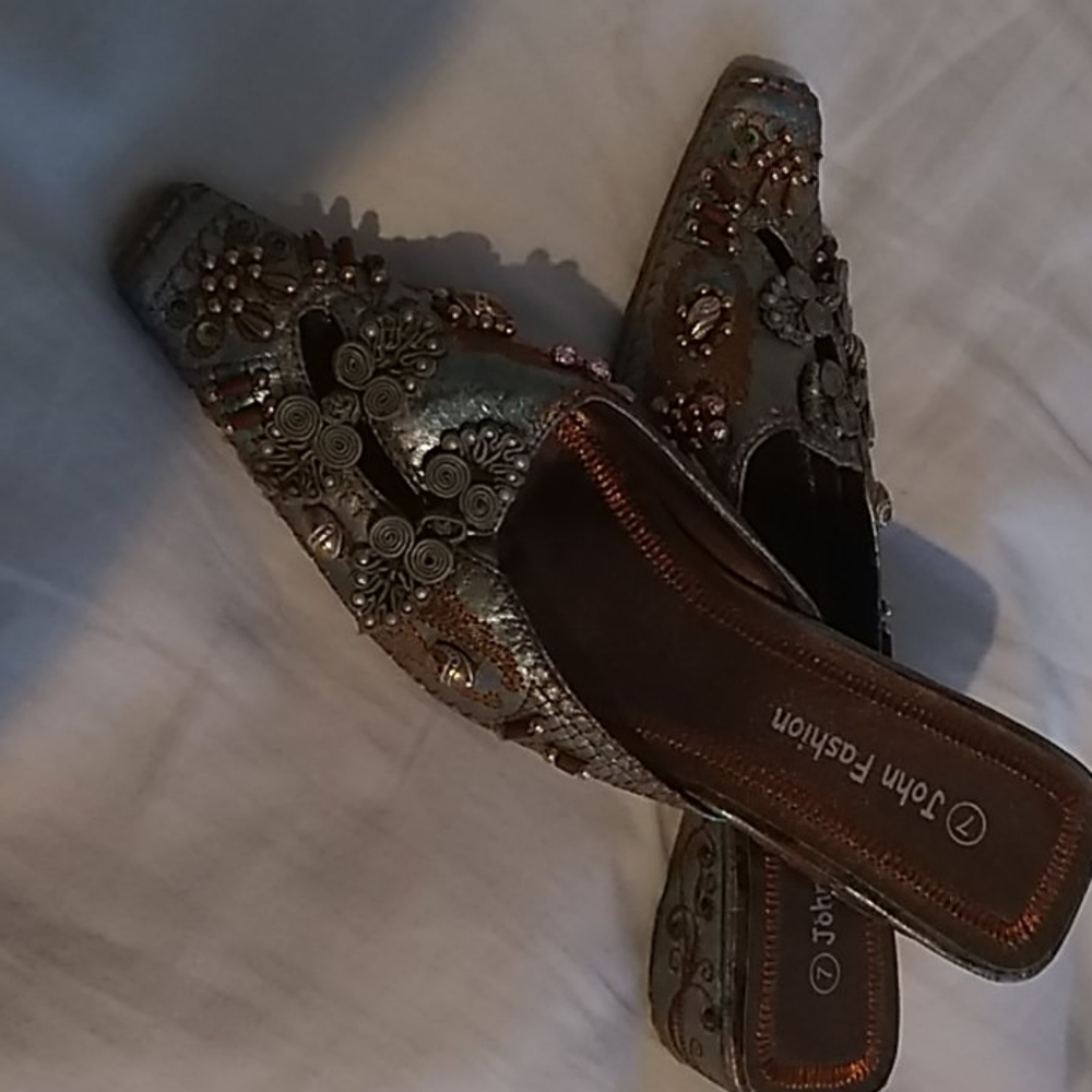 Oriental slippers